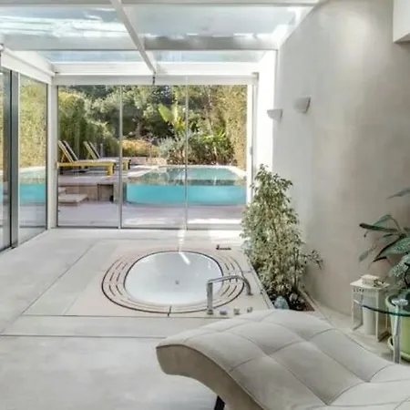 Kavouri Laguna Blue Beachfront Villa *