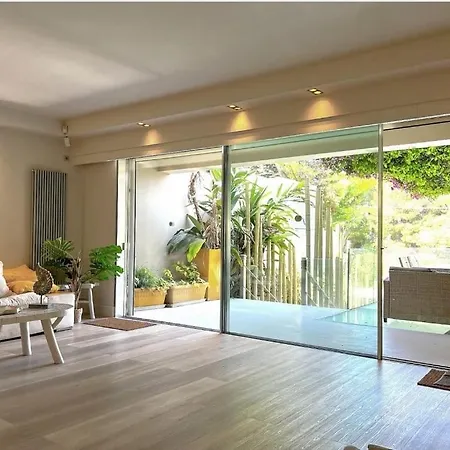 Villa Kavouri Laguna Blue Beachfront *