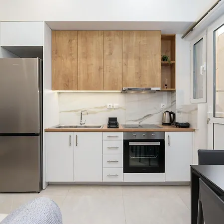 Cozy New Nearby Metro Apartment