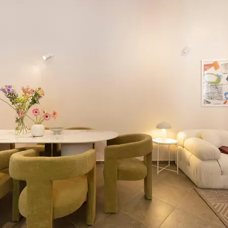 Villa Plaka 3br 9ppl Privateyard 200m Metro&museum