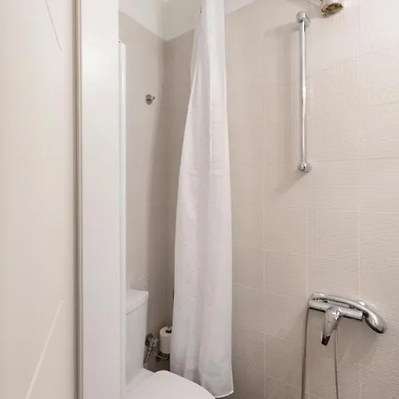 Villa Plaka 3br 9ppl Privateyard 200m Metro&museum Athens