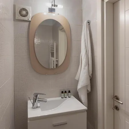 Plaka 3br 9ppl Privateyard 200m Metro&museum Athens