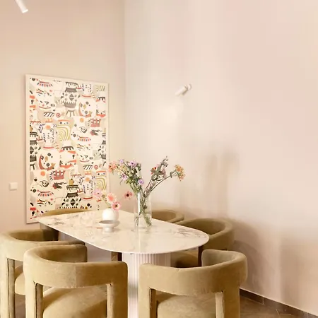Plaka 3br 9ppl Privateyard 200m Metro&museum Villa