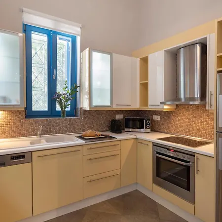 Plaka 3br 9ppl Privateyard 200m Metro&museum *