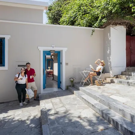 Villa Plaka 3br 9ppl Privateyard 200m Metro&museum