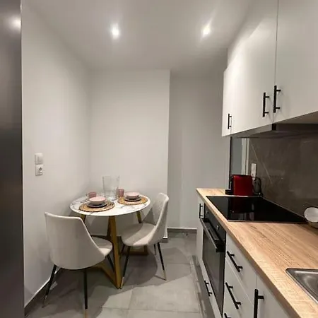 Apartment Cozy With Yard