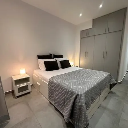 Cozy With Yard Apartment Athens