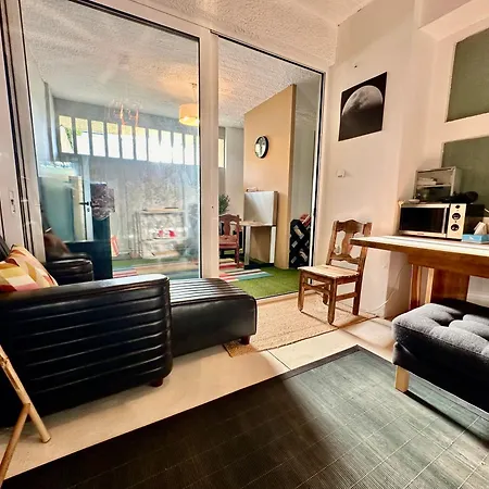 A Bright Art House With Parking Near Oaka For A Short Holiday home Athens