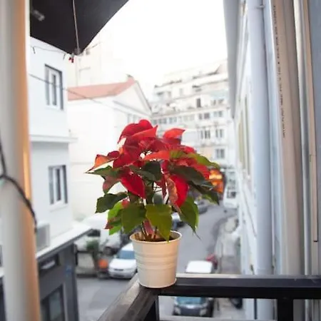 Angel - Cozy, Renovated, In Heart Apartment *