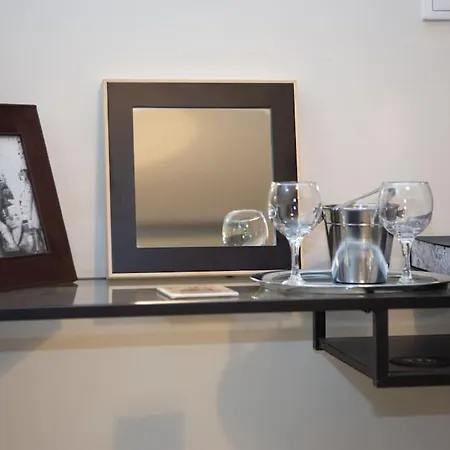 Angel - Cozy, Renovated, In Heart Apartment