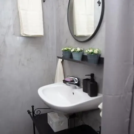 Angel - Cozy, Renovated, In Heart Apartment *