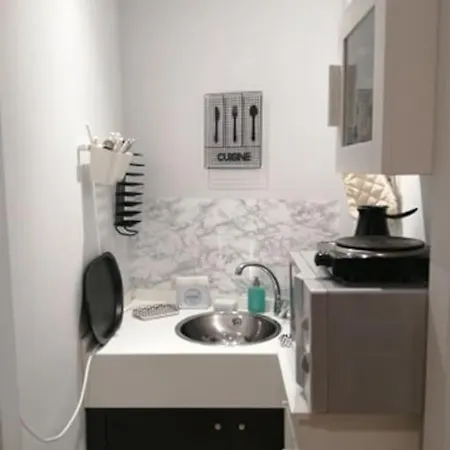 Angel - Cozy, Renovated, In Heart Apartment