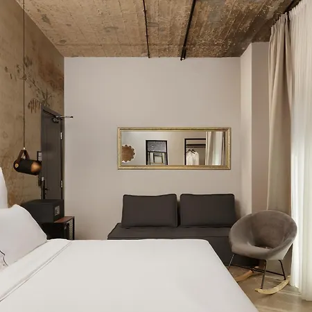 Anise, Aluma & Hotel Atény