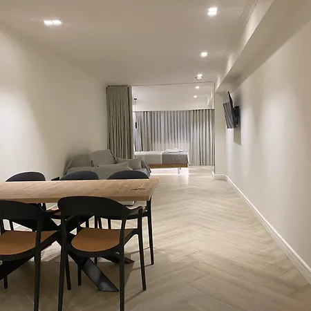 Triple A - Near Ermou Shopping Street - Family Hospitality - Free Parking!