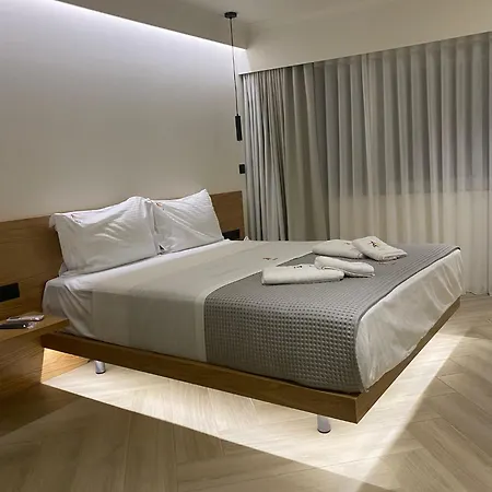 Triple A - Near Ermou Shopping Street - Family Hospitality - Free Parking! Aparthotel