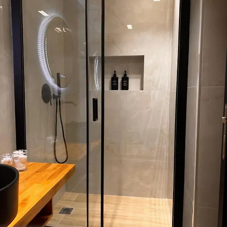 Aparthotel Triple A - Near Ermou Shopping Street - Family Hospitality - Free Parking!