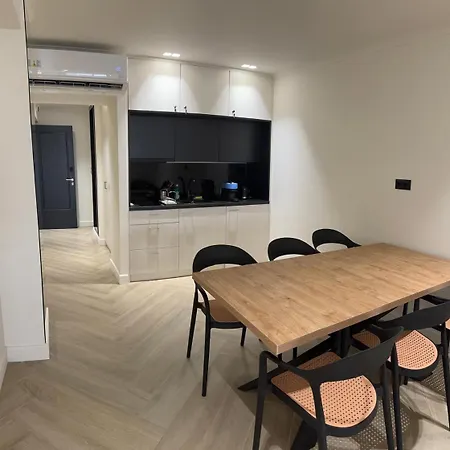 Triple A - Near Ermou Shopping Street - Family Hospitality - Free Parking! Aparthotel *