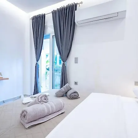 Apartment Amerikis Square Cozy For 3 Persons