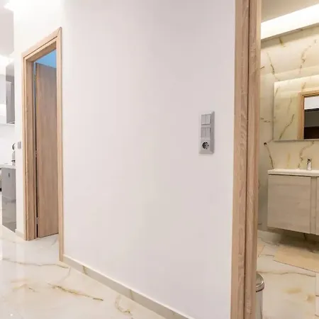 Apartment Amerikis Square Cozy For 3 Persons *