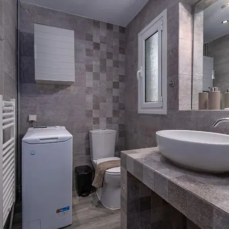 Apartment Peaceful 2 Bedroom In Glyfada Center
