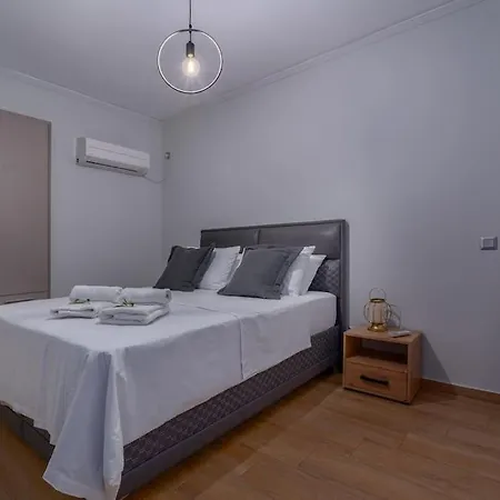 Peaceful 2 Bedroom In Glyfada Center * Athens