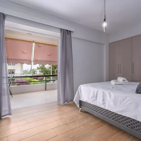 Peaceful 2 Bedroom In Glyfada Center Διαμέρισμα *