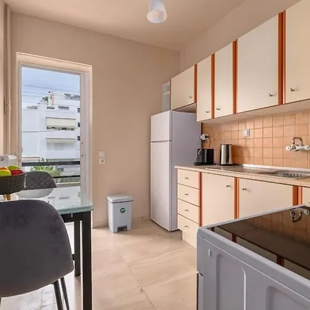 Apartment Peaceful 2 Bedroom In Glyfada Center