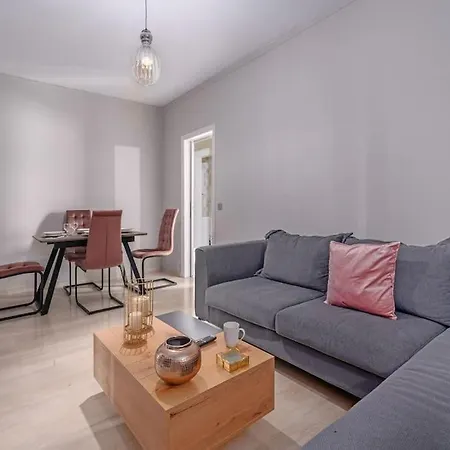Peaceful 2 Bedroom In Glyfada Center * Athens