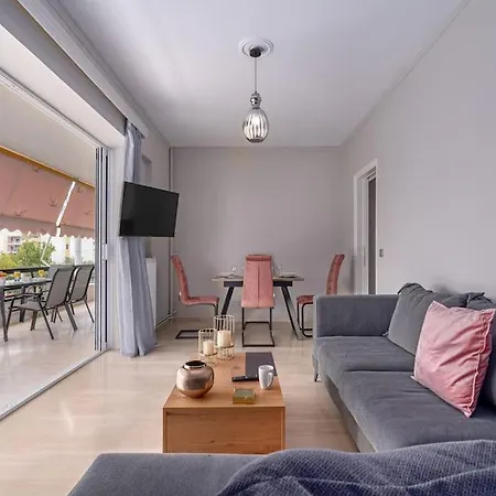 Peaceful 2 Bedroom In Glyfada Center Apartment *
