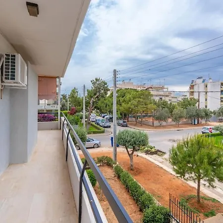 Peaceful 2 Bedroom In Glyfada Center Athens