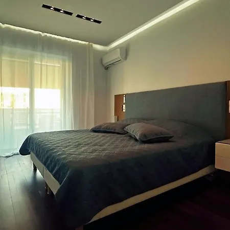 Seaside Charming In Alimos Apartment