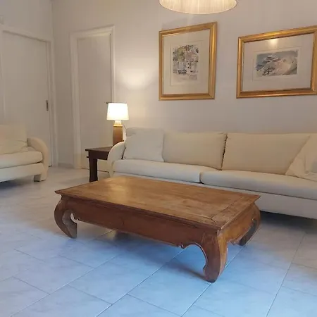 Melissia White Flat Athens