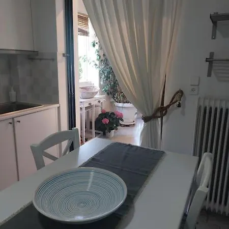 Melissia White Flat * Athens
