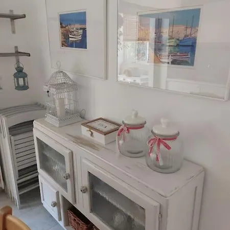 Melissia White Flat Apartment