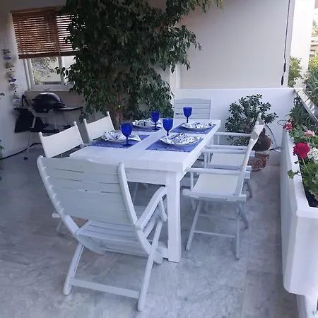 Melissia White Flat Apartment *
