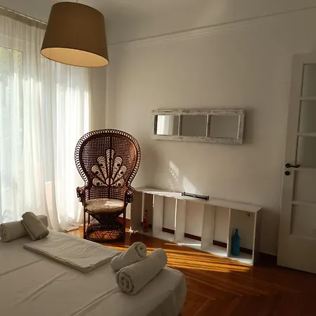 Casa Pamisou Near Attiki Metro Station *