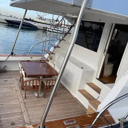 Botel Charming Floating House Athens