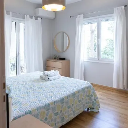 Renovated Fully Equipped 2 Bedroom Cozy Near The Sea