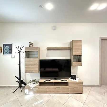 Apartment Tide And Tonic Spacious 1bd With Extra Loft Style Sleeping Area, Paleo Faliro