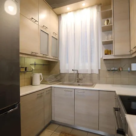 Plaka Apartment, 5 Min Walk To Acropolis Entrance - Self Check-in Athens