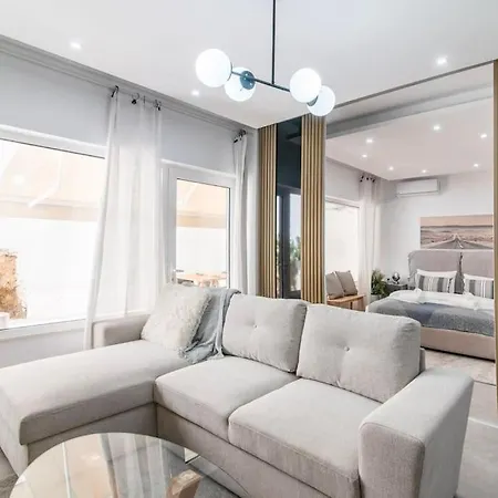 Mila Hidden Gem In Kolonaki With Backyard Apartment