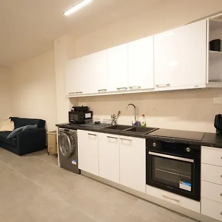 Comfortable Hideaway Apartment