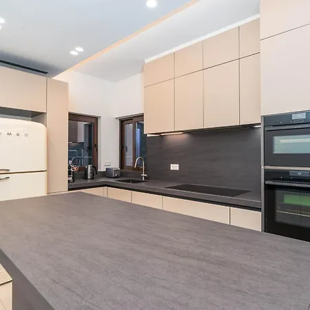 Apartment Riviera Luxury 3bd Apt W Jacuzzi And Cinema *