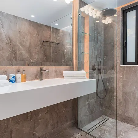 Apartment Riviera Luxury 3bd Apt W Jacuzzi And Cinema