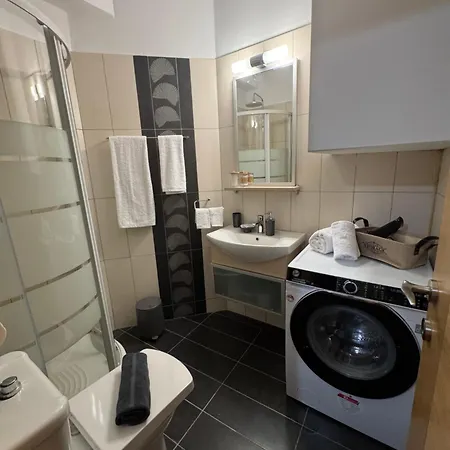 View Penthouse With Private Parking *
