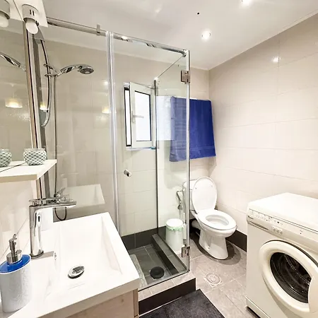 Sea The - Chic 2-bdr Escape With Spacious Living Apartment