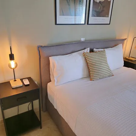 Apartment Tranquil 2br Penthouse Petralona