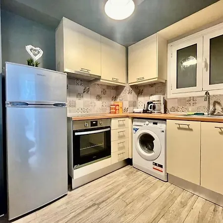 Beautiful In Center Apartment *