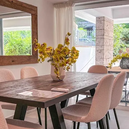 Elegant Flat In Glyfada Center Athens