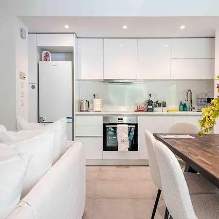 Elegant Flat In Glyfada Center